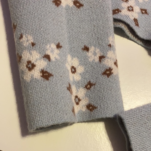 Blue Sweater - Picture 3 of 4